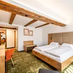 Hotel Gastagwirt 4*